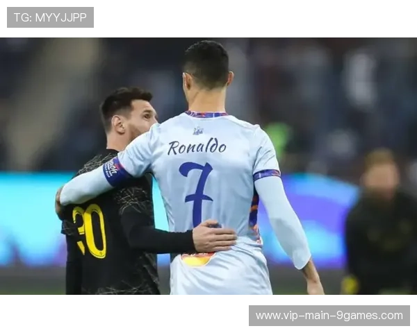 维尼修斯连续脚尖轻点过人堪称艺术