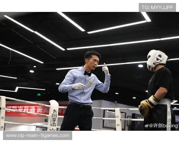 国际拳击裁判在培训中采用多维评估减少主观偏差提升公正性,拳击裁判数数 国际拳击裁判在培训中采用多维评估减少主观偏差提升公正性,拳击裁判数数